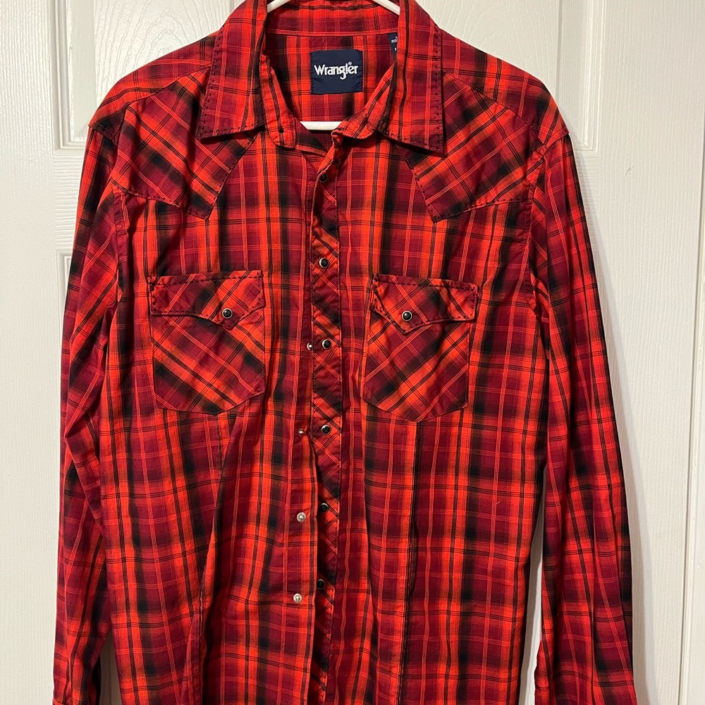 Wrangler Red Casual Button Down Shirt with Plaid Design | GUC | LRG